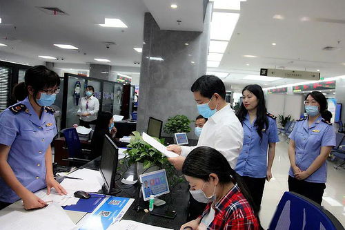 省市場監(jiān)管局局長章根明赴金華督查餐飲食品安全專項整治行動